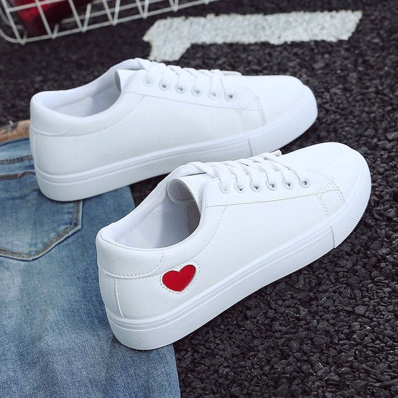 2022 Autumn Woman Shoes Fashion New Woman PU Leather Shoes Ladies Breathable Cute Heart Flats Casual Shoes White Sneakers